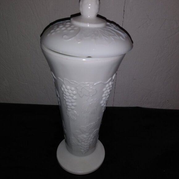 Vintage Milk Glass Vase Indiana Glass Company's "Colony Harvest - Picture 8 of 9
